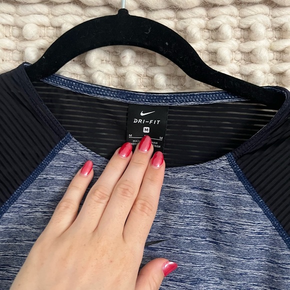 NIKE Medium Black / Blue Athletic Workout Top - Picture 2 of 3